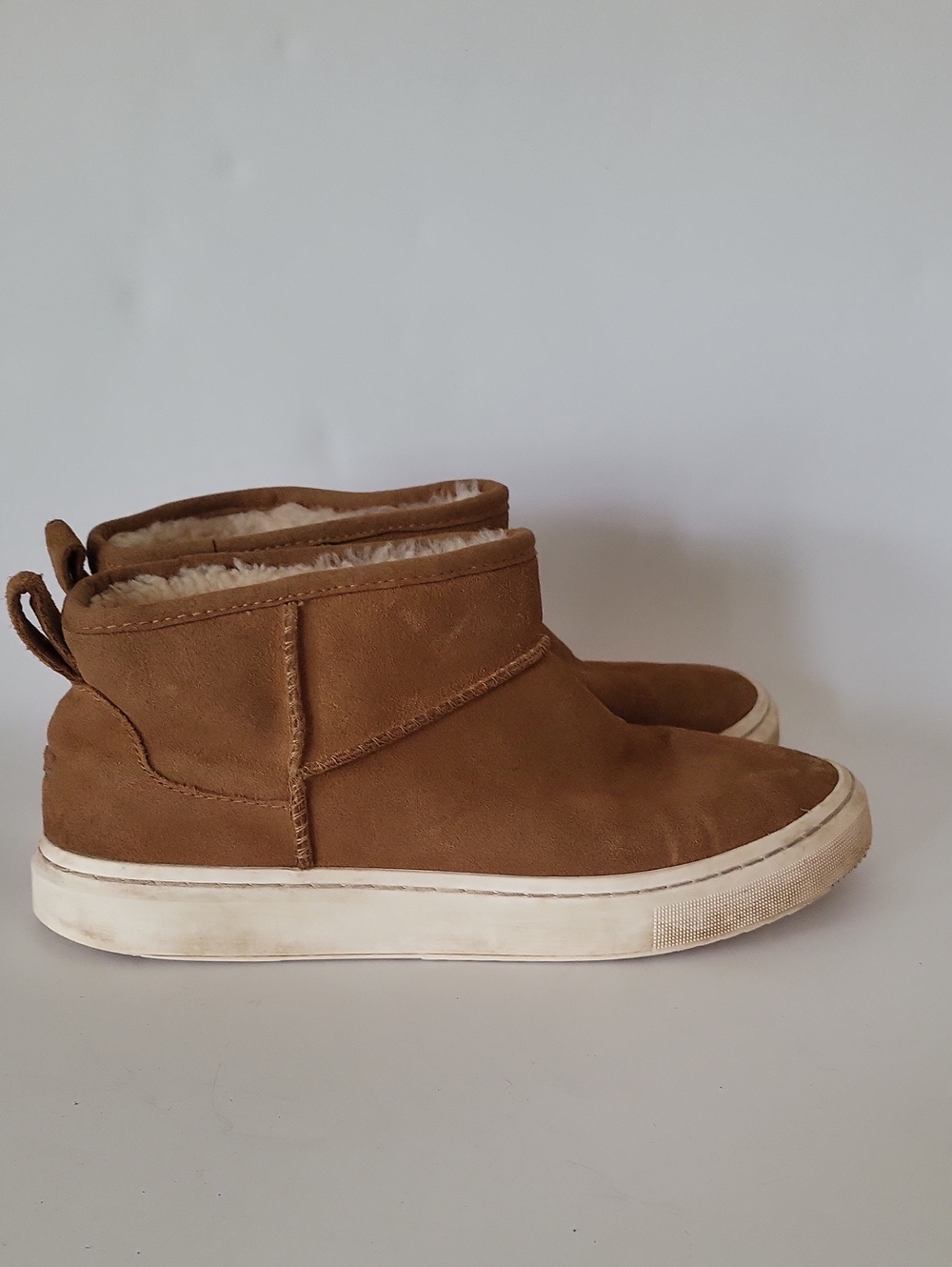 UGG Women's Alameda Mini Boots Chestnut Suede Hybrid Sneakers Size 9.5